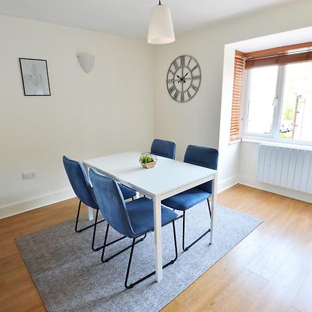 Stylish 2Br Flat - 2 Free Parking Spaces - Near Lgw Airport クローリー エクステリア 写真