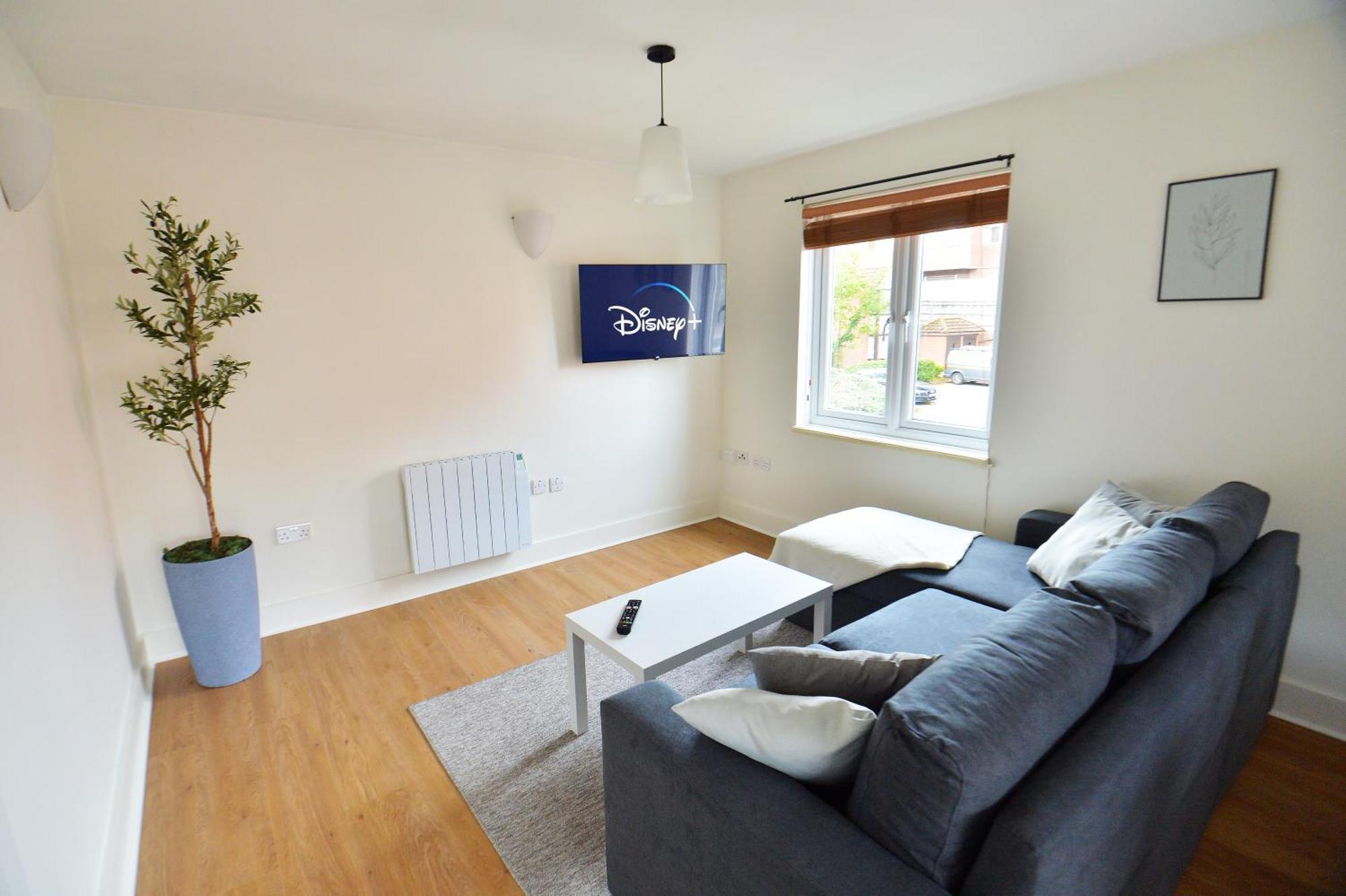 Stylish 2Br Flat - 2 Free Parking Spaces - Near Lgw Airport クローリー エクステリア 写真