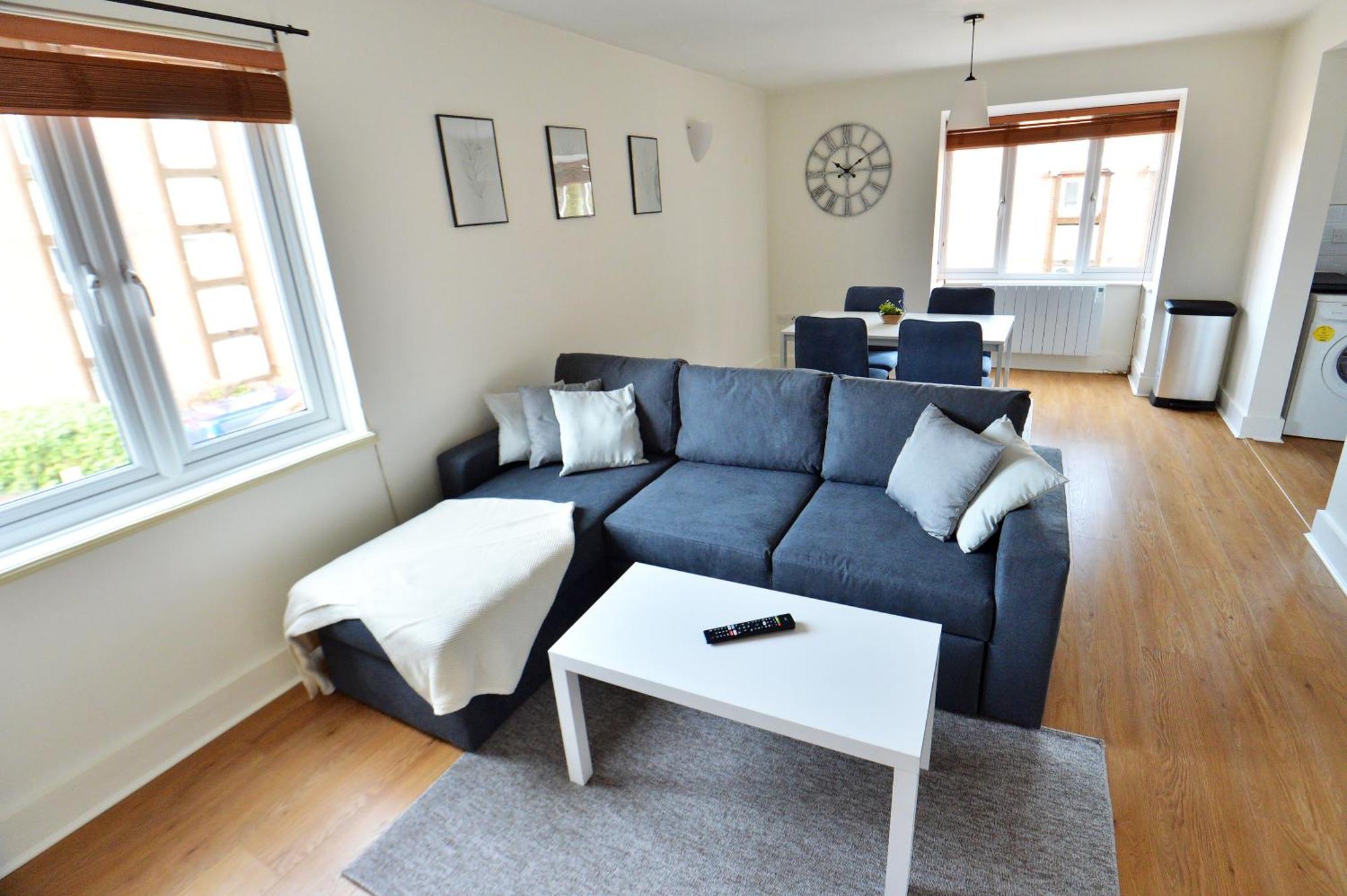 Stylish 2Br Flat - 2 Free Parking Spaces - Near Lgw Airport クローリー エクステリア 写真