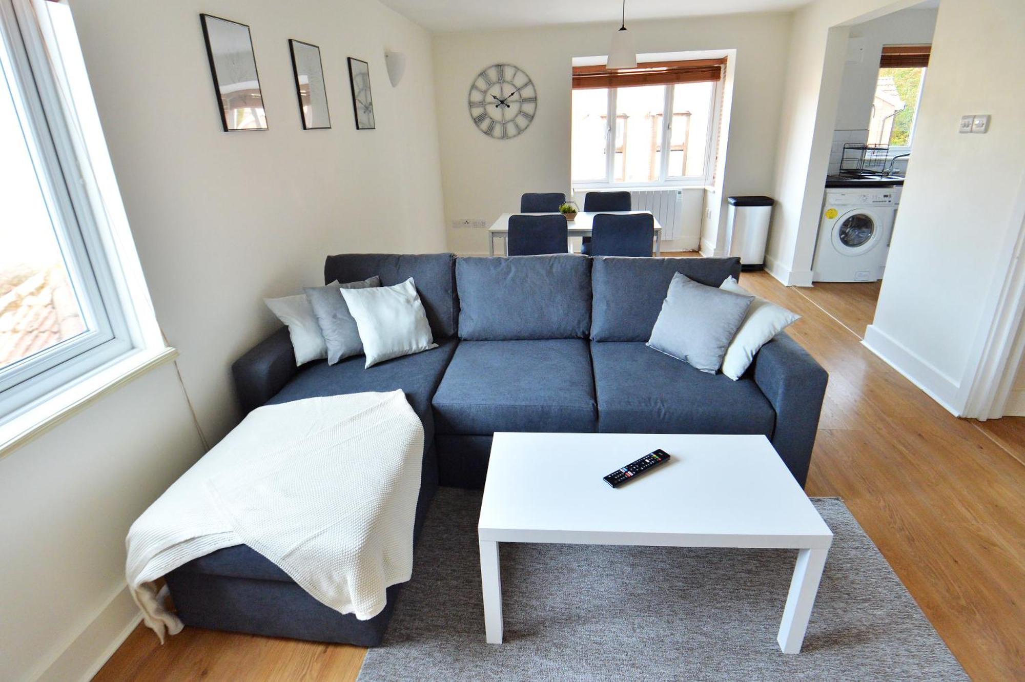 Stylish 2Br Flat - 2 Free Parking Spaces - Near Lgw Airport クローリー エクステリア 写真